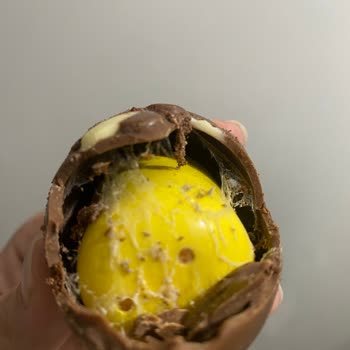 Şok Market’te Bayat Ve Kurtlanmış Yumurta Ve Bonibon
