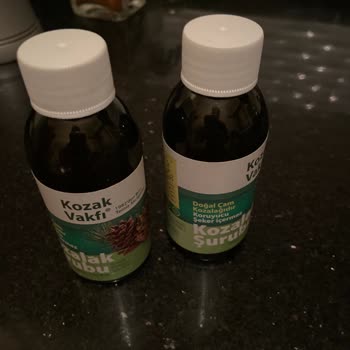 Kozakvakfiresmi.com Sıvının Rengi Çok Açık Ve Adeta Su Gibi, Kesinlikle Kozalak Şurubuna Benzemiyor