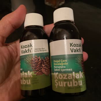 Kozakvakfiresmi.com Sıvının Rengi Çok Açık Ve Adeta Su Gibi, Kesinlikle Kozalak Şurubuna Benzemiyor