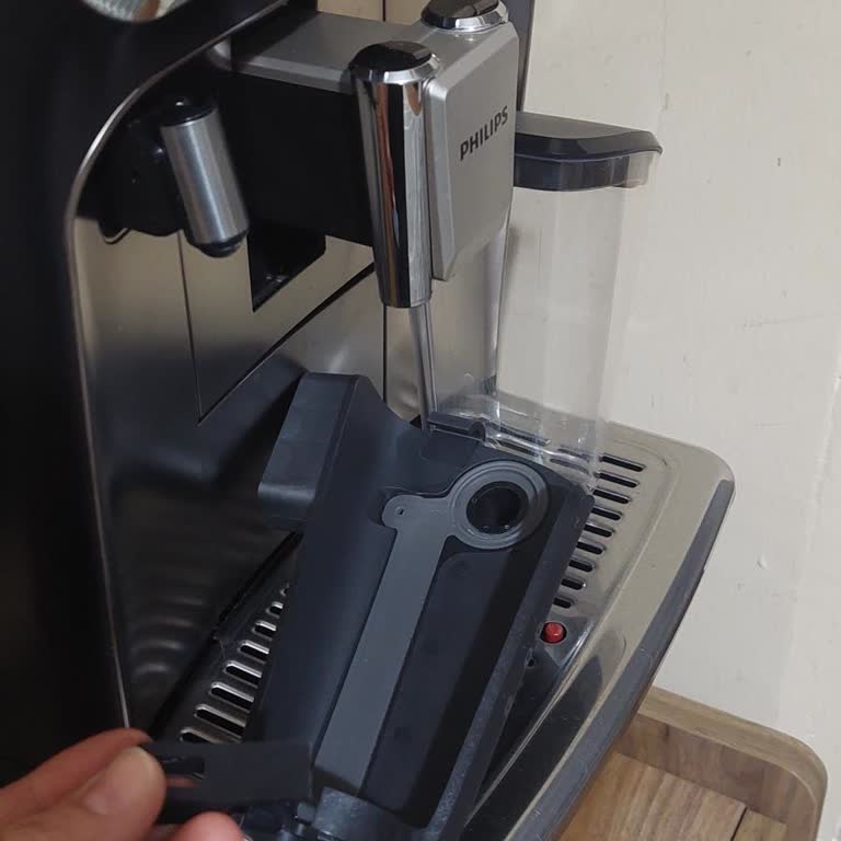 Philips Lattego 5500 Süt Haznesi Kırıldı Garanti İçinde Yeni Parça Talebi