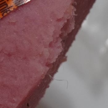 Pınar Et Ve Süt BİM Şubesinden Aldığım Salamda Tüy Bulunması Hijyen Sorunu