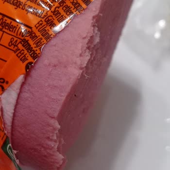 Pınar Et Ve Süt BİM Şubesinden Aldığım Salamda Tüy Bulunması Hijyen Sorunu