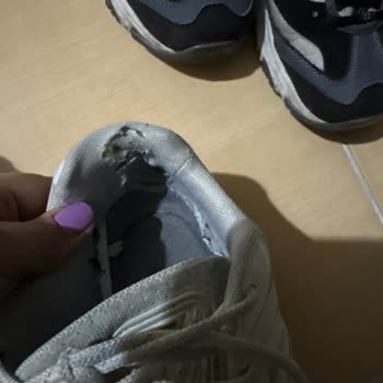 Üç Ayakkabının Tabanı Açıldı, Kullanıcı Hatası İddiası Kabul Edilemez