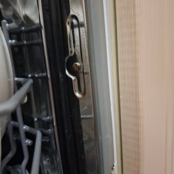 Arçelik 6144 Bulaşık Makinesinde Üç Yıllık Kullanım Sonrası Küflenme Ve Kasa Hasarı