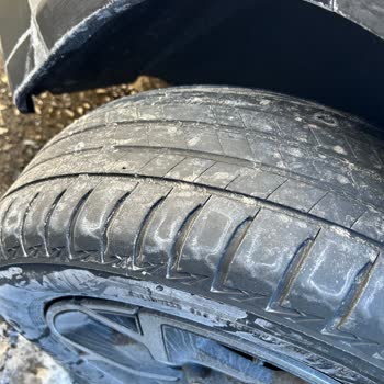 Windy Car Delinmiş Lastiklerle Seyahatte Tehlike ve Haksız Otoyol Ücreti