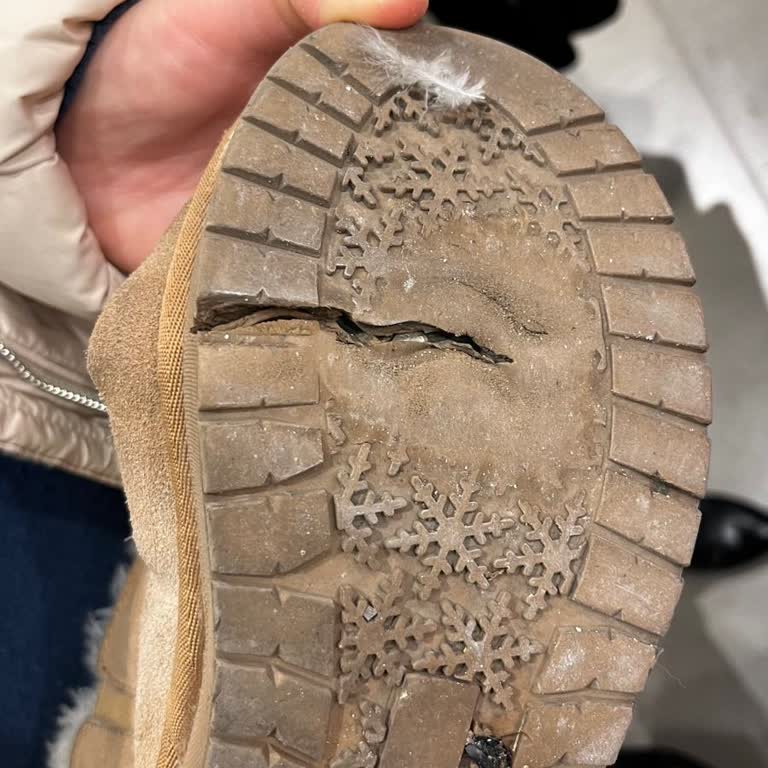 Derimod Kısa Sürede Tabanı Yarılan Kışlık Ayakkabı İçin Garanti Reddi Ve Değişim Talebi