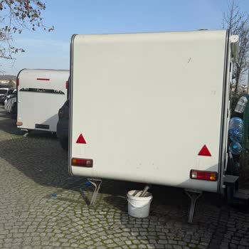 Karavanların Tuzla Tersaneler Caddesi’ndeki Kalıcı Otopark İşgali