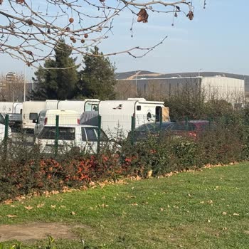 Karavanların Tuzla Tersaneler Caddesi’ndeki Kalıcı Otopark İşgali