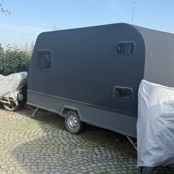 Karavanların Tuzla Tersaneler Caddesi’ndeki Kalıcı Otopark İşgali