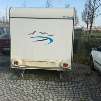 Karavanların Tuzla Tersaneler Caddesi’ndeki Kalıcı Otopark İşgali