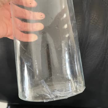 Görseldeki Fiyonk Olmadan Kırık Vazo Ve Açık Not Kartı Teslimatı