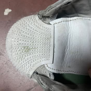 Eren Perakende Superkids Mağazasındaki Çocuk Ayakkabısının Kısa Sürede Deforme Ve Yırtılması