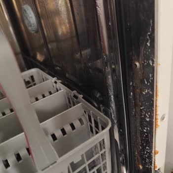 Garanti Kapsamındaki Paslanmaz Çelik Bulaşık Makinesinde Üretim Hatası Paslanma