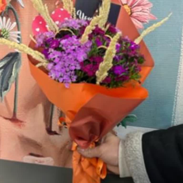 Kart Eksikliği Ve Kötü Estetik Nedeniyle Çiçek Sipariş Onayı Sorunu