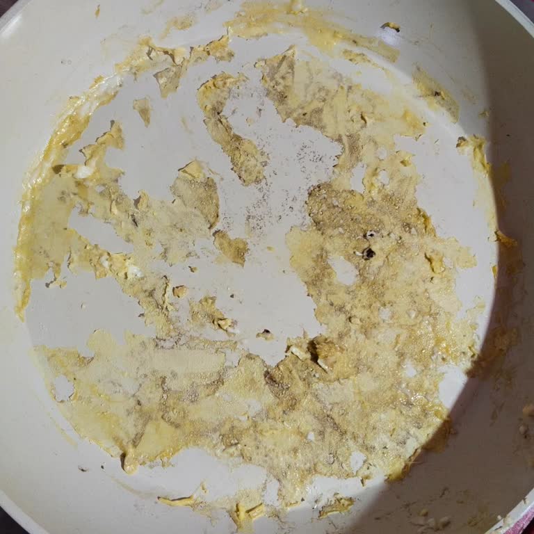 Karaca Tava Yapışıyor