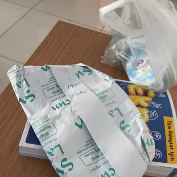 GetirYemek Katlanmış Ve Buz Gibi Lahmacun, Kutusuz Teslimat Ve İade Reddi!