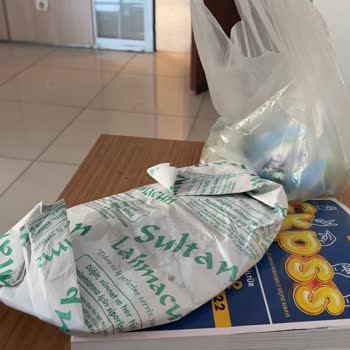 GetirYemek Katlanmış Ve Buz Gibi Lahmacun, Kutusuz Teslimat Ve İade Reddi!