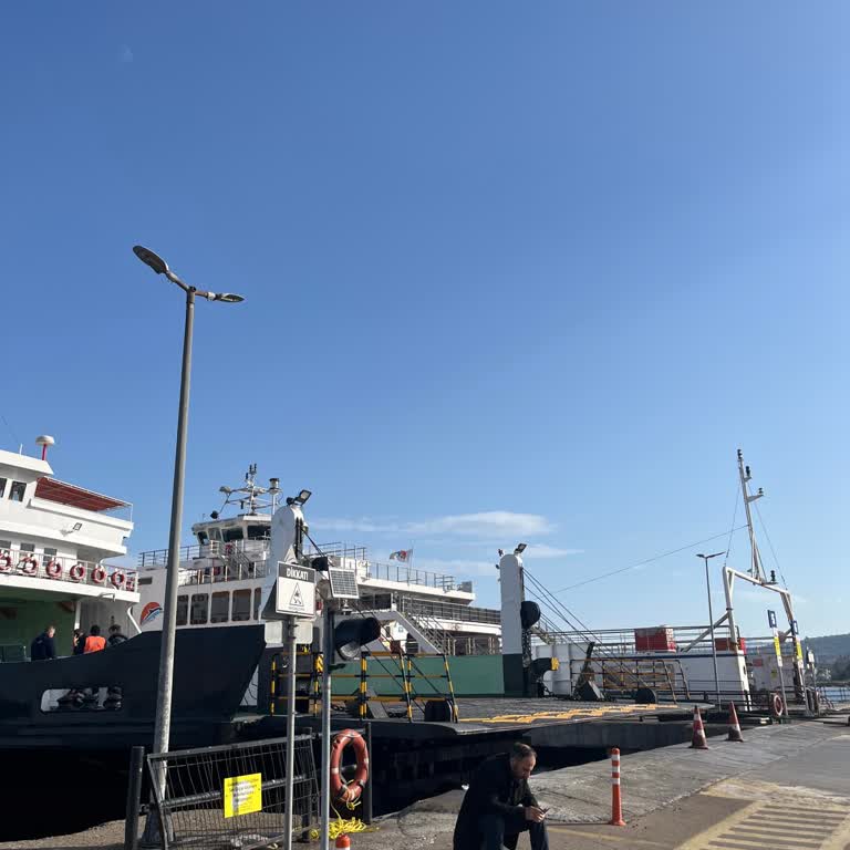 Topçular İskelesinde Gemi Bekletilmesi Okul Gecikmesine Neden Oldu