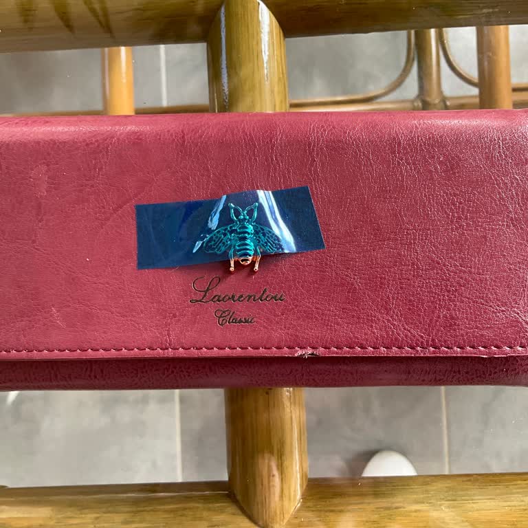 Laorentou Satıcısından Görseliyle Uymayan Defolu Ve Kalitesiz Kadın Cüzdan