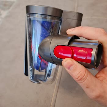 Dyson V15 Süpürgede Çizik Ve Çekim Gücü Sorunu: İade Talebi Gecikiyor