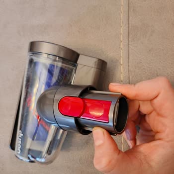 Dyson V15 Süpürgede Çizik Ve Çekim Gücü Sorunu: İade Talebi Gecikiyor