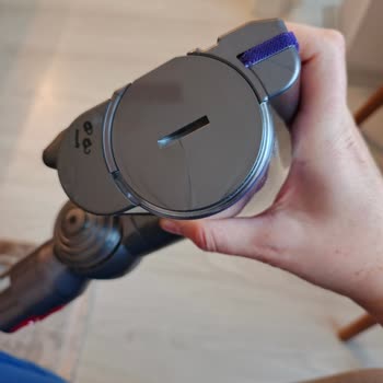 Dyson V15 Süpürgede Çizik Ve Çekim Gücü Sorunu: İade Talebi Gecikiyor