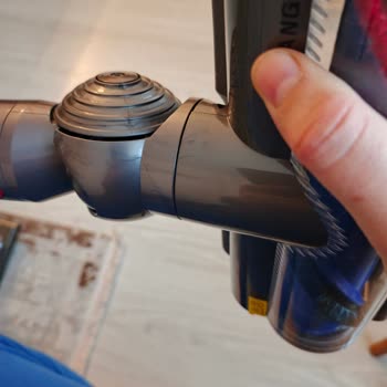 Dyson V15 Süpürgede Çizik Ve Çekim Gücü Sorunu: İade Talebi Gecikiyor