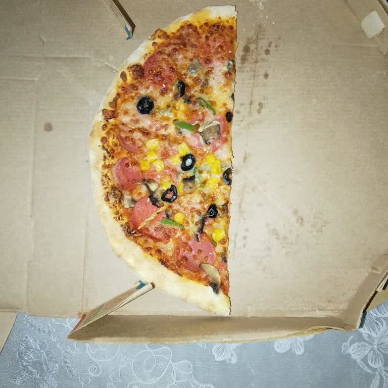 Domino's Pizza Orta Boy Pizza Boyutu Küçük Ve Malzeme Eksikliğiyle Aldatıldık