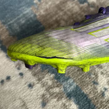 Adidas Çocuk Kramponunda Kısa Sürede Yırtıklar Ve Değişim Talebi