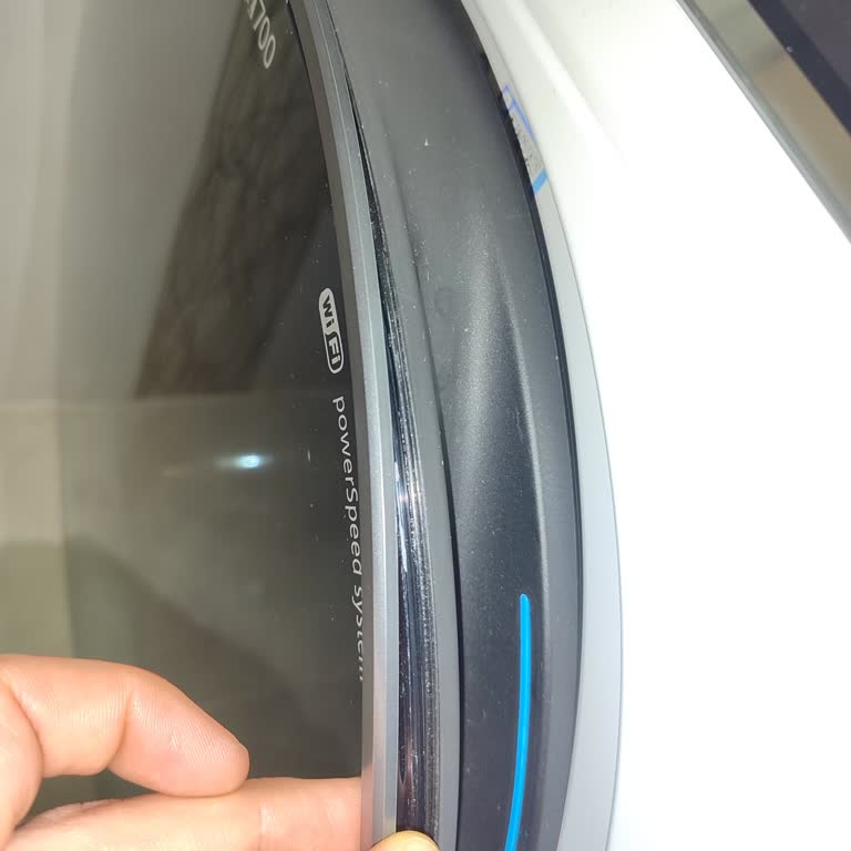 Siemens IQ700 Washing Machine Door Cracks Despite Warranty Replacement