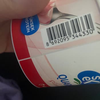 Sek Çilekli Quark Ürününün Ambalajında Küf Şüphesi Ve Sağlık Endişesi