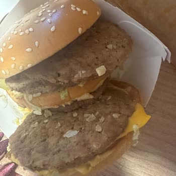 Mc Donald’s Şubesinde Bayat Hamburger Ve Patates Şikayeti