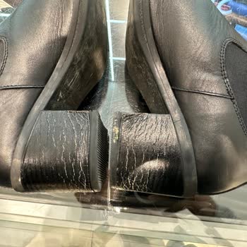 Hotiç Botunda Topuk Çatlaması: 5 Kez Giyildikten Sonra Kullanılamaz