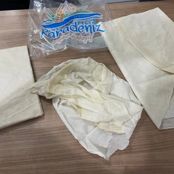 Karadeniz Yufka Ürünü Açtığımda Yufkaların Arasından Yırtık Bir Parça Çıktı