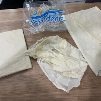 Karadeniz Yufka Ürünü Açtığımda Yufkaların Arasından Yırtık Bir Parça Çıktı
