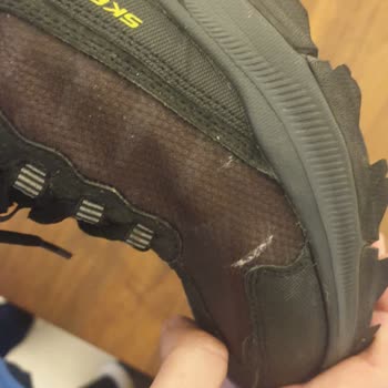 Skechers Bot Su Geçiriyor, Yırtıldı, (Garanti Süresi İçinde )