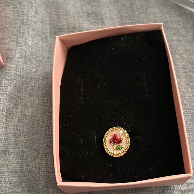 Beyaz Yüzük Yerine Pembe Ürün Gönderildi, İletişim Sağlanamadı