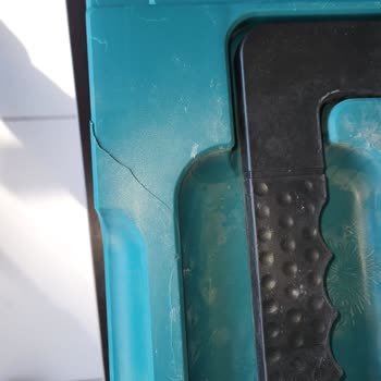 Kırık Çanta Ve Eksik Dijital Göstergeli Testere Değişim İsteği Yanıtsız