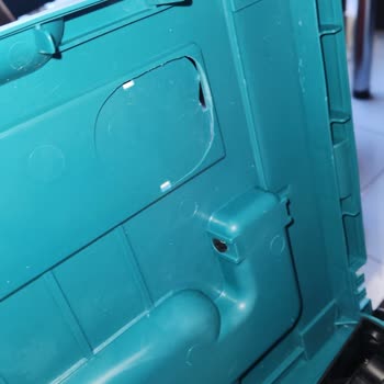 Kırık Çanta Ve Eksik Dijital Göstergeli Testere Değişim İsteği Yanıtsız