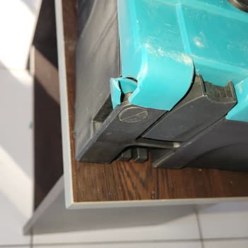 Kırık Çanta Ve Eksik Dijital Göstergeli Testere Değişim İsteği Yanıtsız