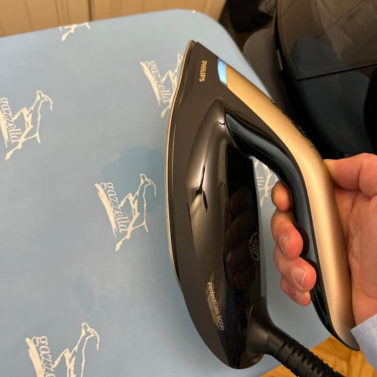 Philips Buhar Kazanlı Ütüde Sürekli Su Sızıntısı