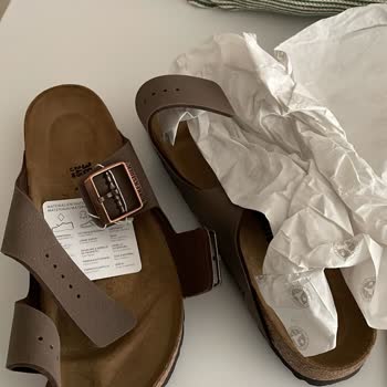 Hasarlı Ve Orijinal Olmayan Kutuyla Gelen Hediye Paketi Seçili Birkenstock Terlik