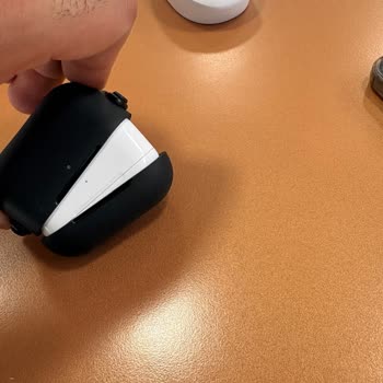 Ayıplı Kılıf Airpods Pro Şarj Kutusuna Çizik Bıraktı, Mağazalar Çözüm Sunmadı