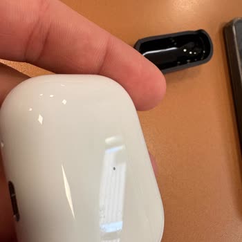 Ayıplı Kılıf Airpods Pro Şarj Kutusuna Çizik Bıraktı, Mağazalar Çözüm Sunmadı