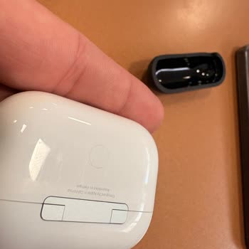Ayıplı Kılıf Airpods Pro Şarj Kutusuna Çizik Bıraktı, Mağazalar Çözüm Sunmadı