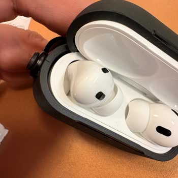 Ayıplı Kılıf Airpods Pro Şarj Kutusuna Çizik Bıraktı, Mağazalar Çözüm Sunmadı