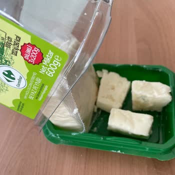 CarrefourSA Beyaz Peynirde Yeşil Plastik Parça Ve Fişsiz İade Reddi