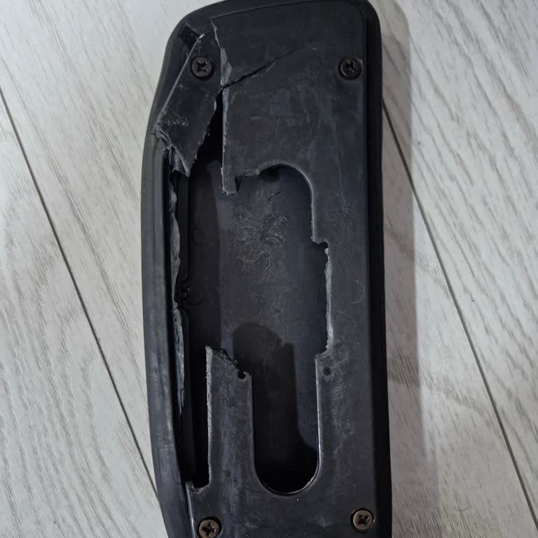 Hawk FAB V4 Kolçak Çatlaması Ücretsiz Değişim Talebi