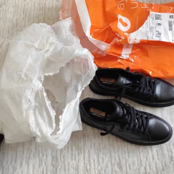 Çöp Poşetiyle Gelen Ayakkabı Paketleme Sorunu