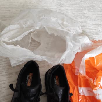 Çöp Poşetiyle Gelen Ayakkabı Paketleme Sorunu